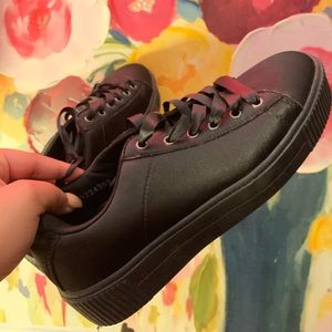 Slight platform black sneakers